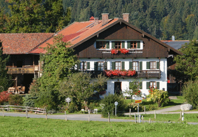 Jaudnhof im Sommer und im Winter